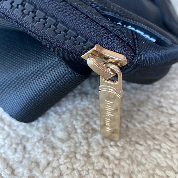 LULULEMON BLACK GOLD HARDWARE everywhere Belt bag NWT waist Fanny crossbody 1L - Picture 3 of 8